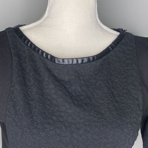 Women’s Ann Taylor Loft Black XS T-shirt Leather Pipping - Picture 5 of 5